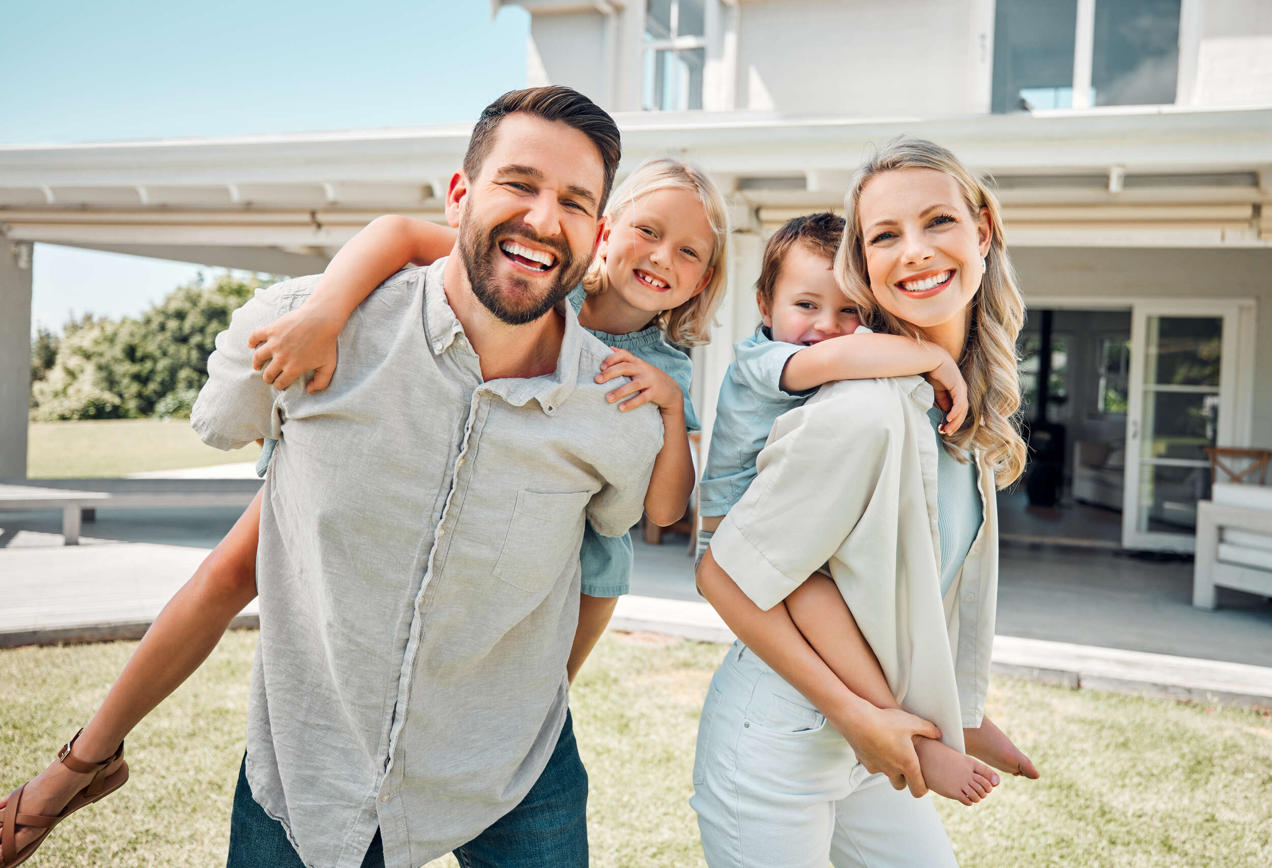 Bild von einer lachenden Familie