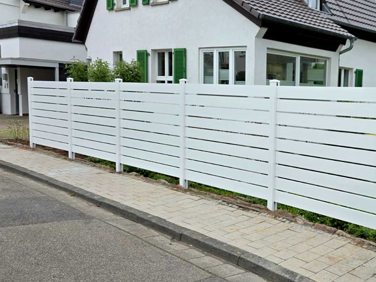 Vorgartenzaun VALU Profil Primus 140x8 mm weiss mit Abstand