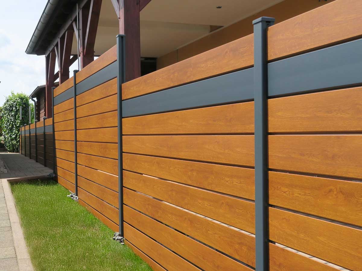 VALU Das Rhombus Profil 140x20 mm MAX in Holzdekor Eiche dunkel mit Akzent in RAL 7016